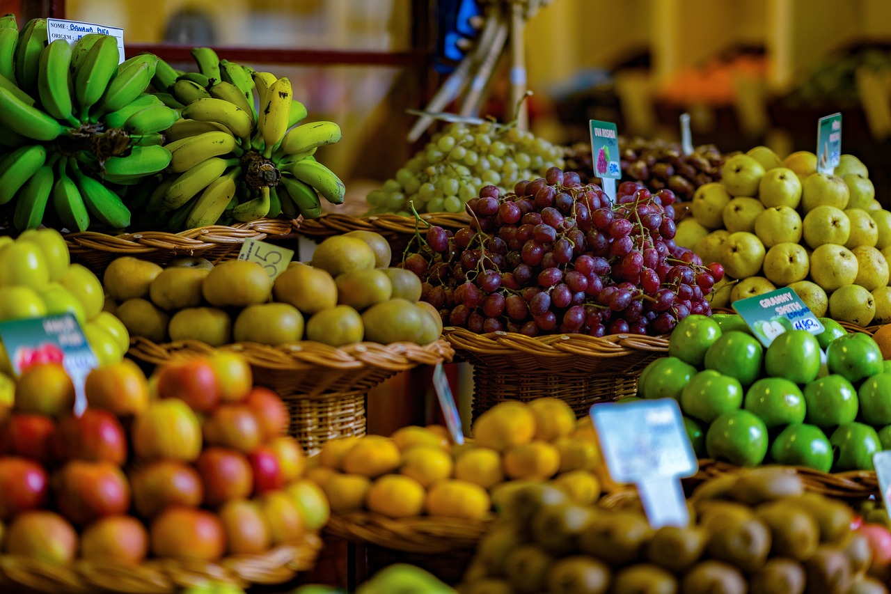 fruit, market, apples-3408683.jpg